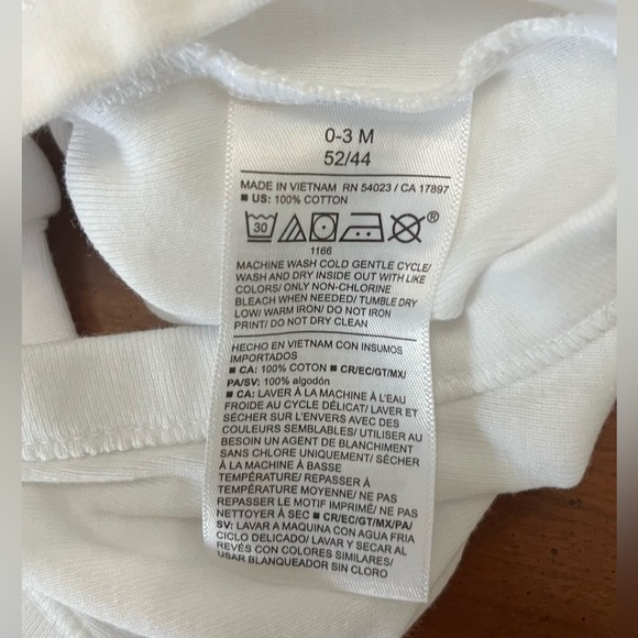 🇺🇸 Disney x Old Navy Mickey Mouse Bodysuit – 0-3M Red, White & Cute! - Picture 5 of 8